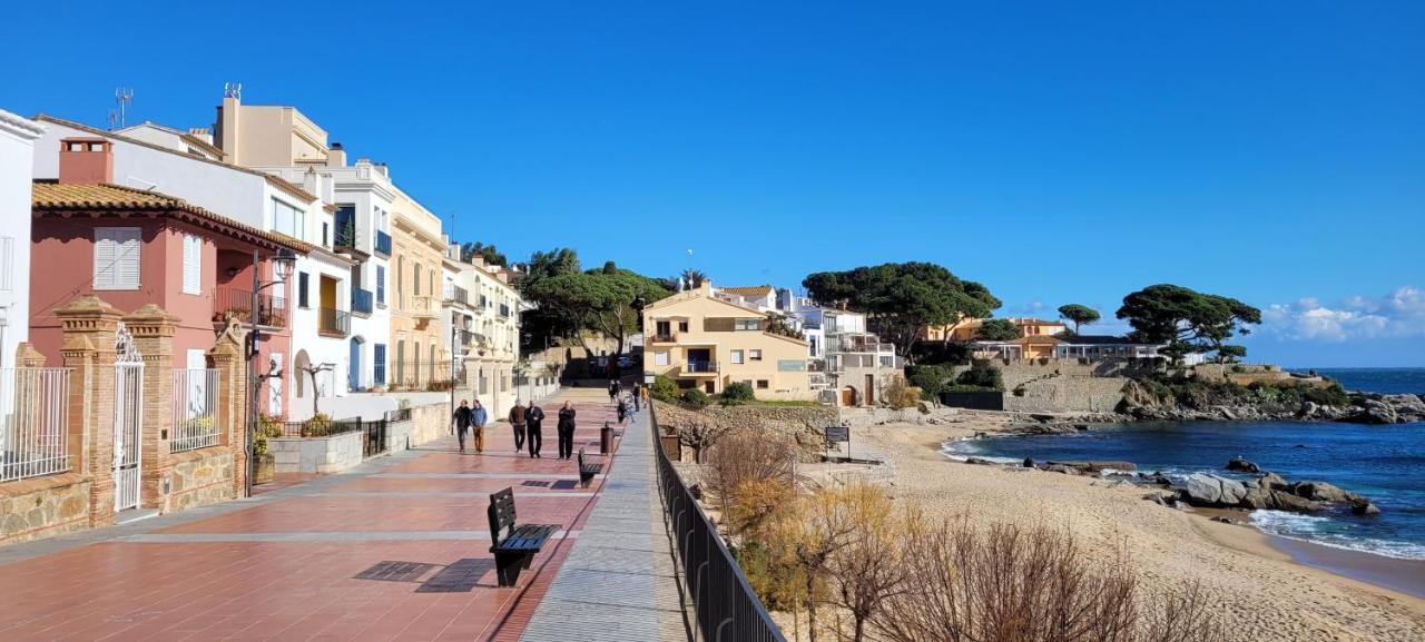 Precioso Apartamento Reformado En 1Ra Linea De Mar Sin Vistas Calella De Palafrugell Eksteriør billede